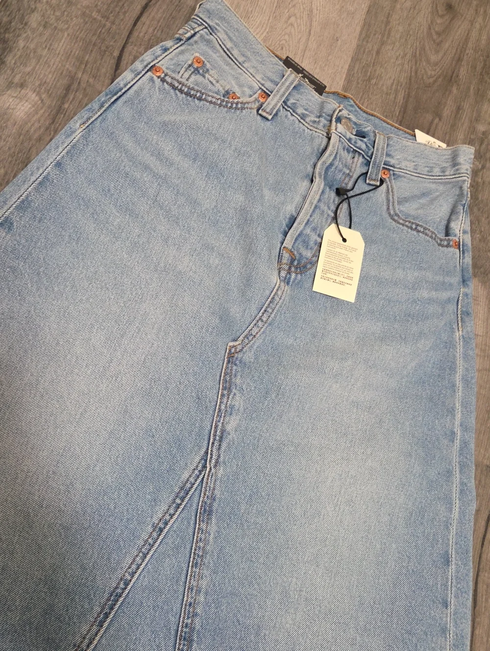 NWT Levi's High-Rise Light Wash A-Line Denim Midi Skirt | Deconstructed Raw Hem - Picture 5 of 11